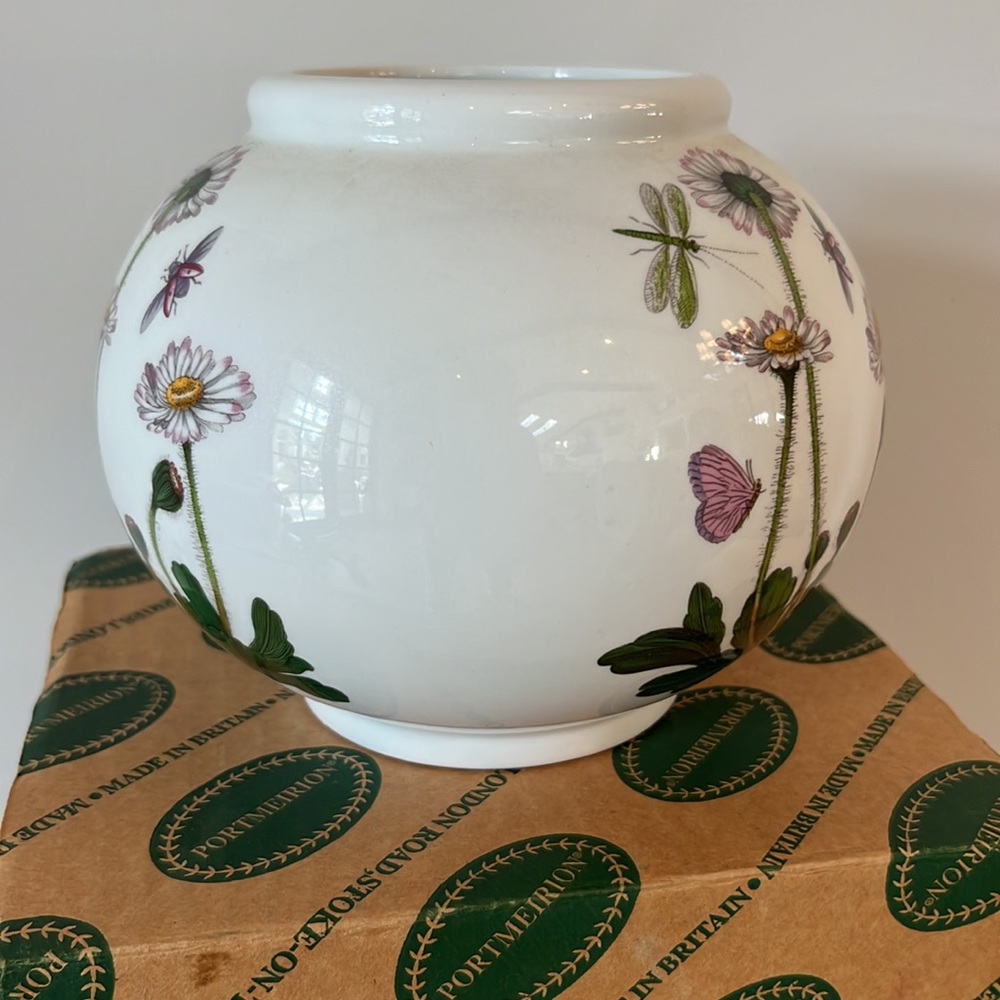 Classic Portmeirion Globe Vase - Picture 4 of 9